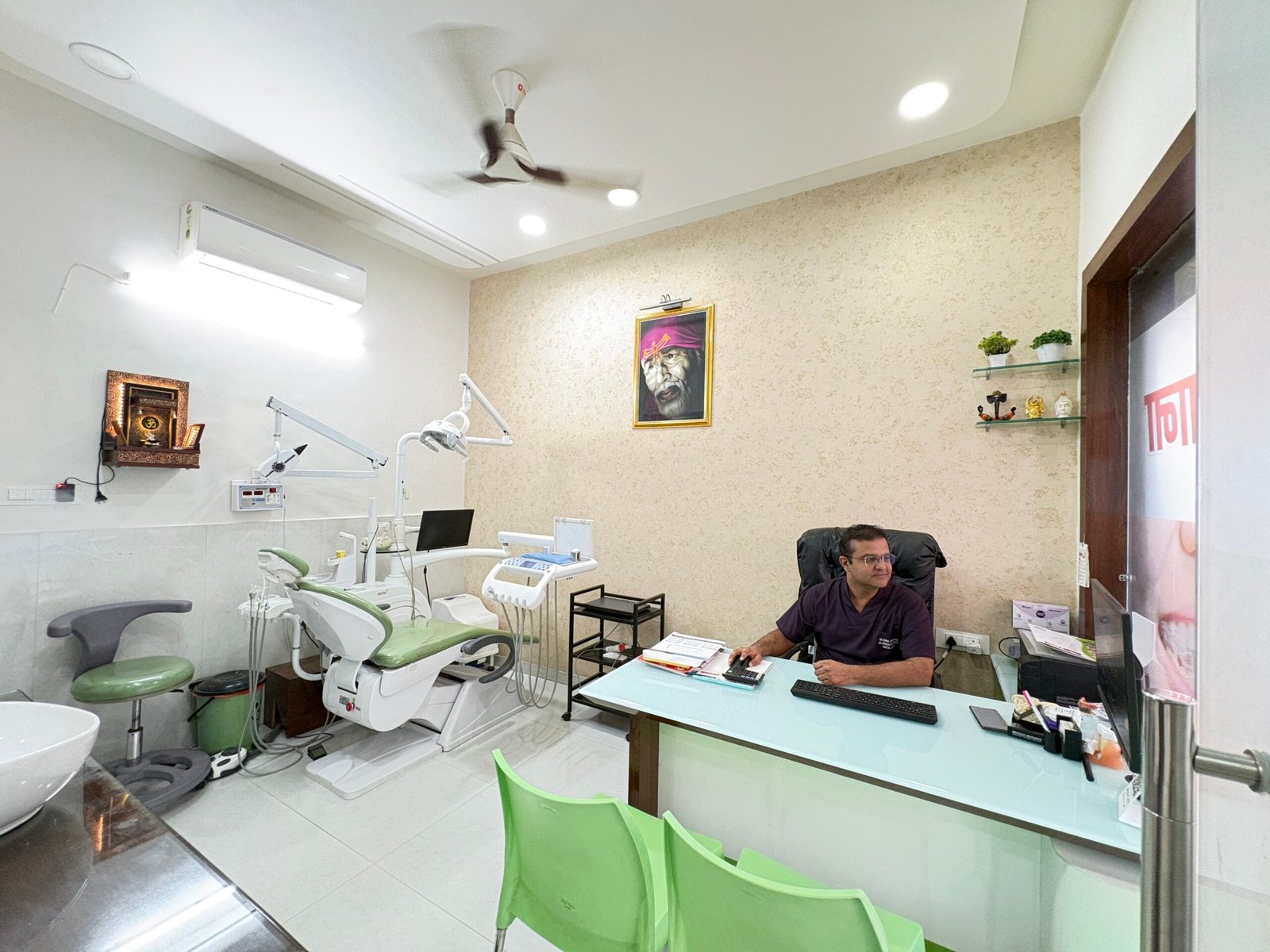 Treatment room inside Shree Dental Clinic, Satpur, Nashik